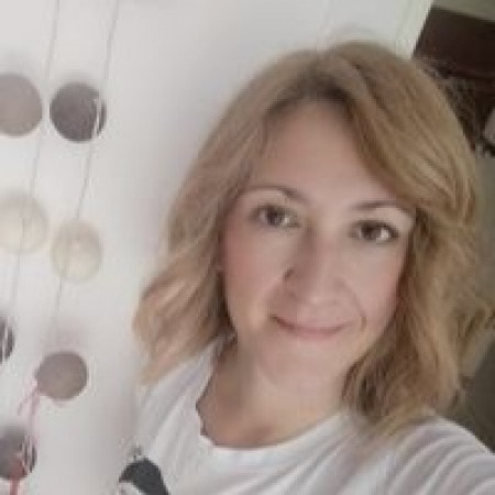 Dr Ana Ušćumlić