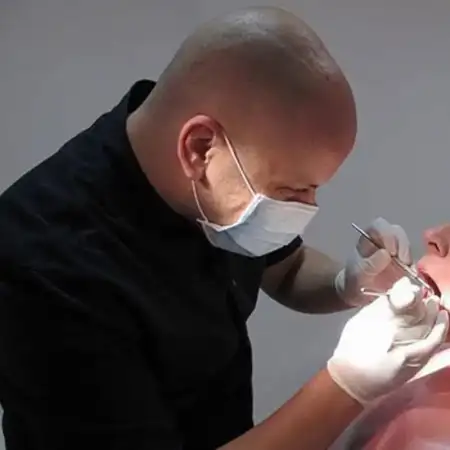 Dr Aleksandar Apostoloski