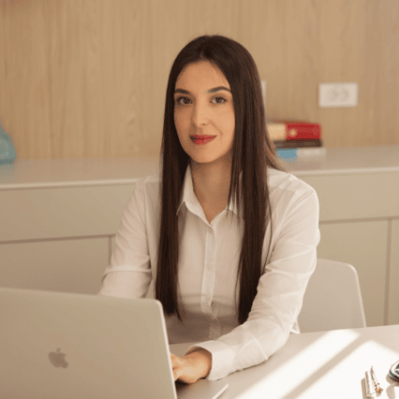 Dr Neda Crnjak