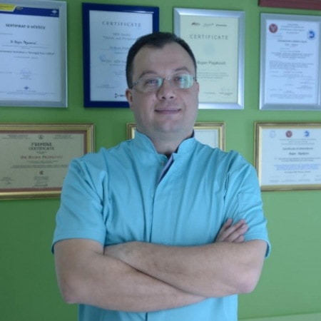 Dr Bojan Pejaković