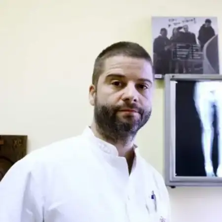 Dr Vuk Vučić